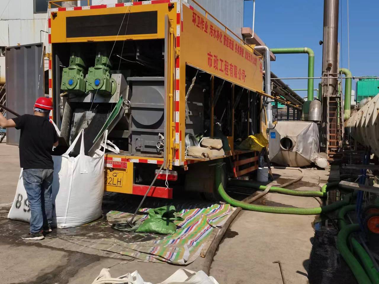 锦江淤泥压干处理